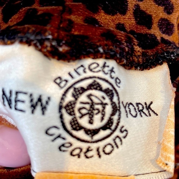 Binette New York velvet animal print pull over mock turtleneck. Washable.Size S. - Picture 4 of 7